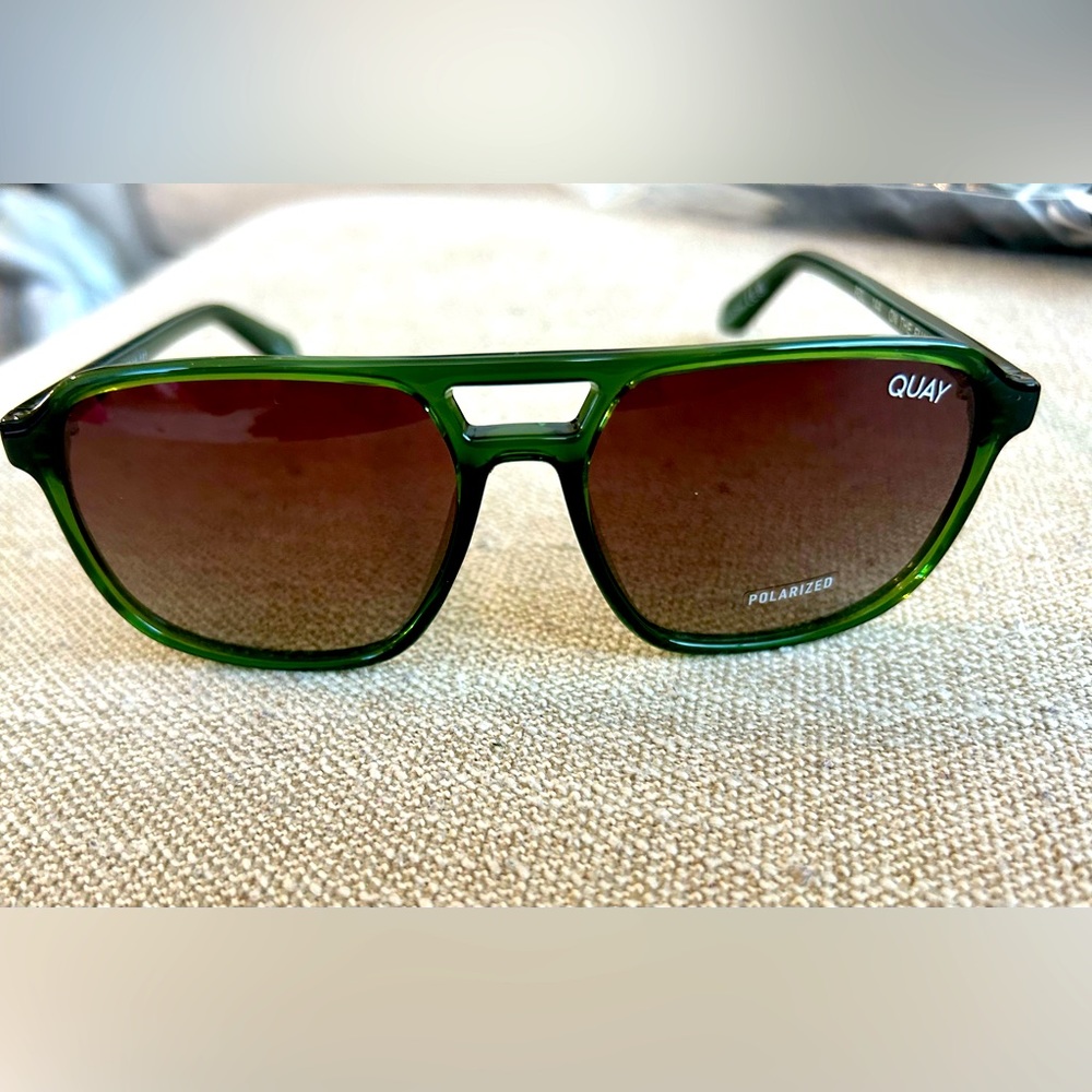 Quay “On the fly” Large sunglasses